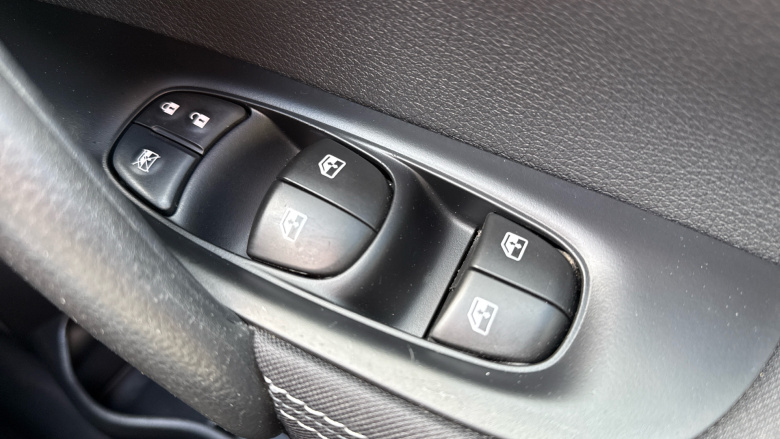 Nissan Qashqai 1.3 DiG-T Acenta Premium 5dr Petrol Hatchback